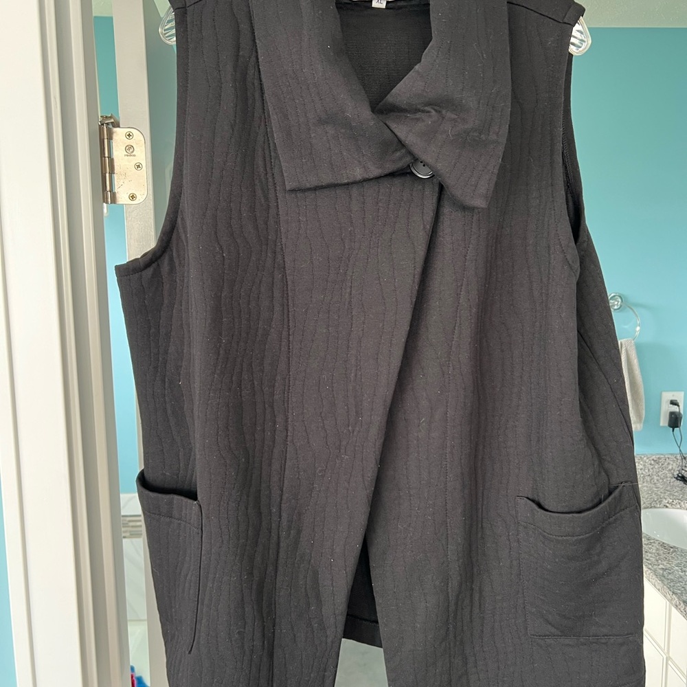 Black Sleeveless Women's Sweater Vest